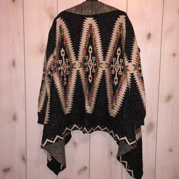 🆑CLOSING SALE!! Aztec Print Cardigan - Picture 4 of 6